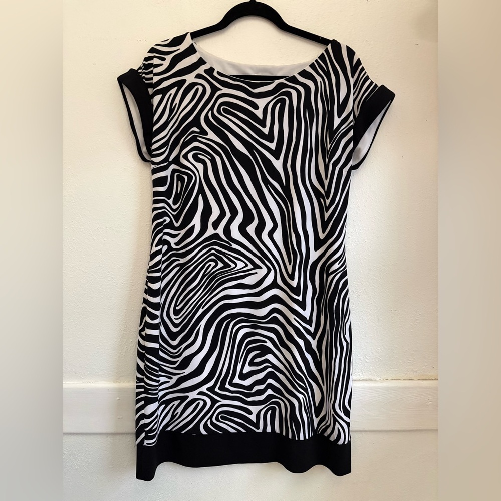Chico’s Black & White Zebra Swirl Print Shift Dress Size 1